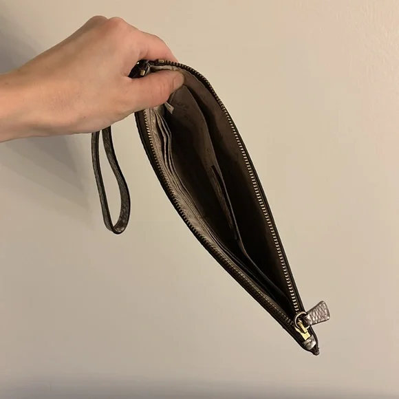 Michael Kors snake print clutch wristlet - Picture 2 of 3